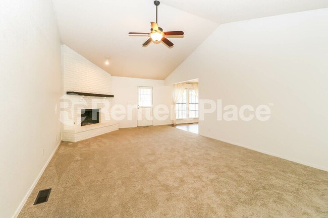 Foto del edificio - 9132 S Maplewood Ave