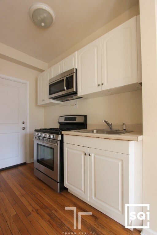 Photo - 740 W Addison St (Chicago, IL)