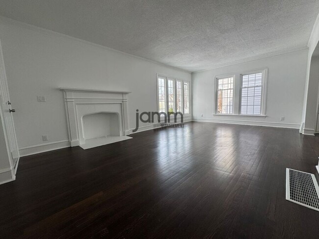 Building Photo - 3627 Lindholm Rd