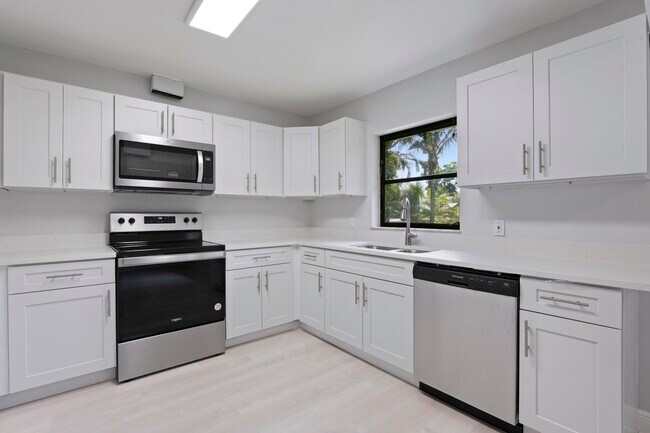 Foto del edificio - 1201 NW 7th Ct