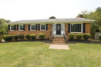 Building Photo - 916 Sandlewood Dr