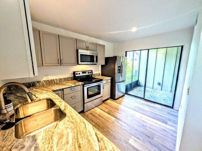 Foto del edificio - Annual UNfurnished renovated ground floor ...