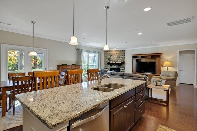 Foto del edificio - Sparkling clean 4 bedroom home in Spring H...