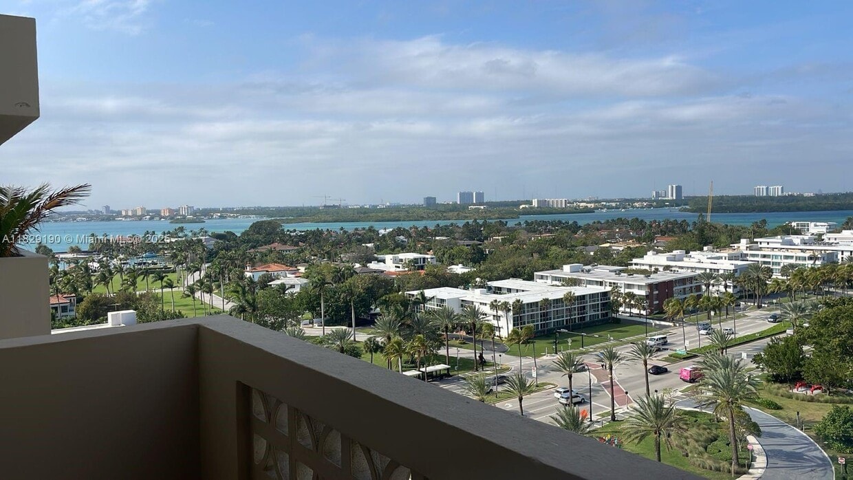 Primary Photo - 10185 Collins Ave