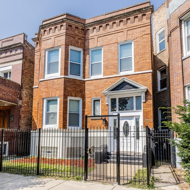 Building Photo - 6620 S Woodlawn Ave