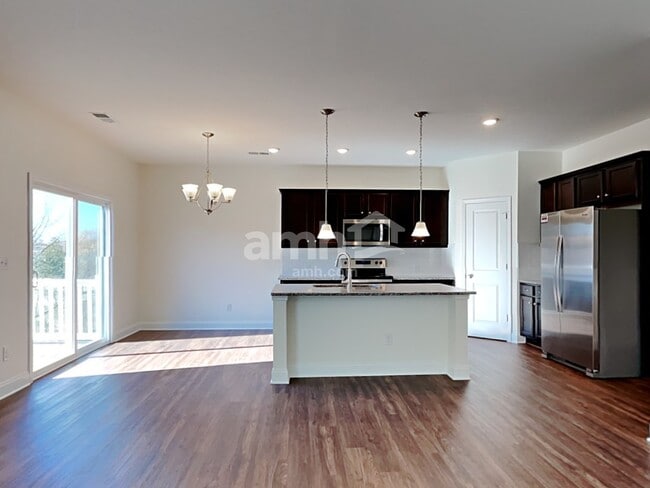 Foto del edificio - 185 Larragan Dr