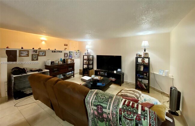 Foto del edificio - 4850 SW 63rd Terrace