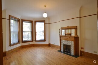 Building Photo - 2214 N Kenmore Ave
