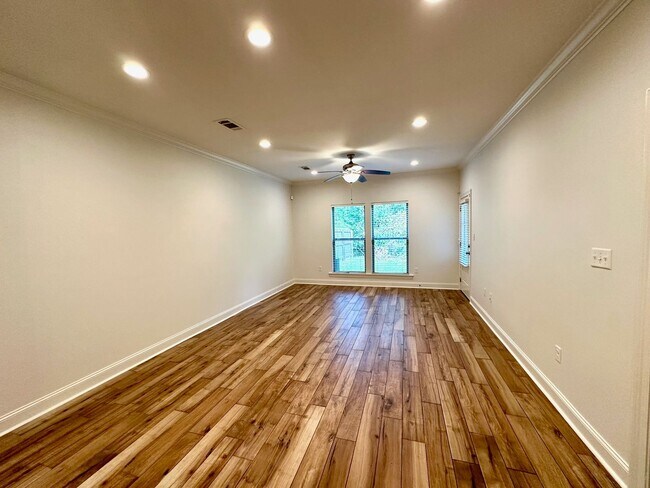 Building Photo - 725 S Audubon Pl Ave