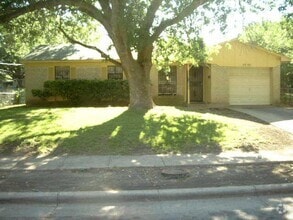 Building Photo - 6215 Silvery Moon Dr
