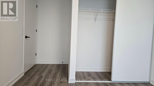 Photo du bâtiment - 8 Interchange Wy