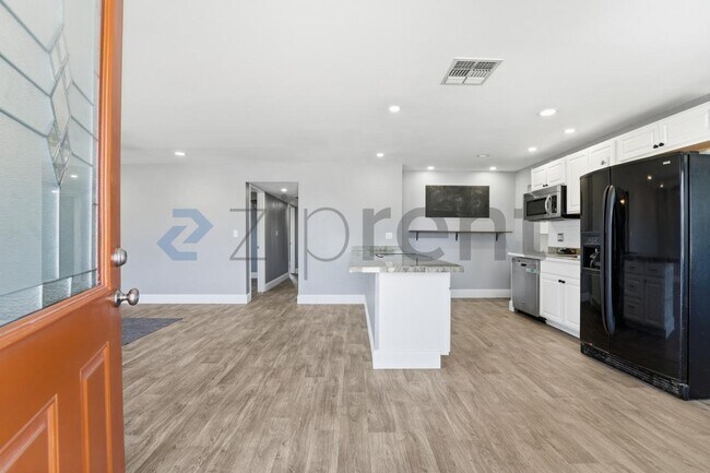 Building Photo - Unit