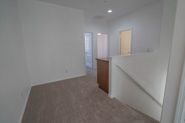 Building Photo - Santa Clarita 3-Bedroom River Village Home...