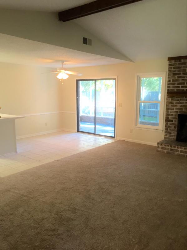 Building Photo - 900 Beresford Ct
