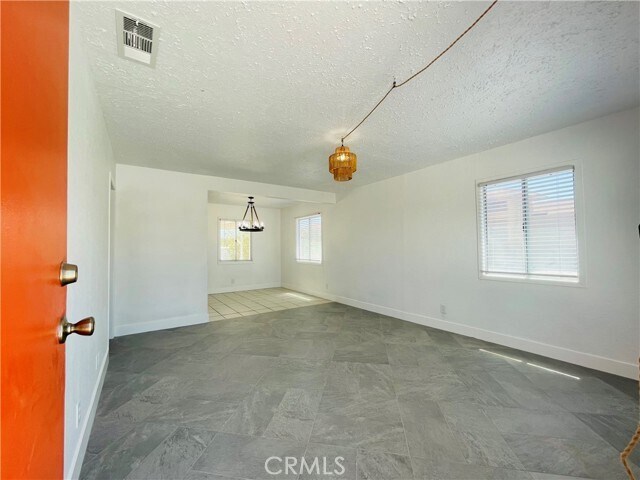 Foto del edificio - 5619 Daisy Ave