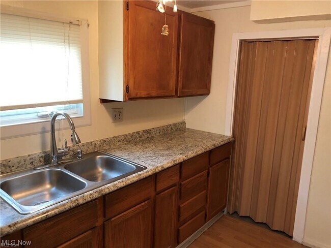 Foto del edificio - 1296 E 343rd St