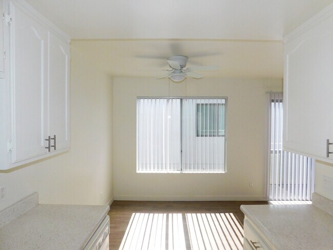 Foto del edificio - 14826 Magnolia Blvd