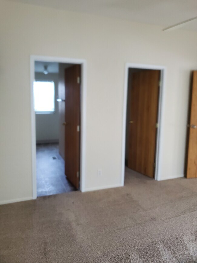 Building Photo - 1222 Bramblewood Ln