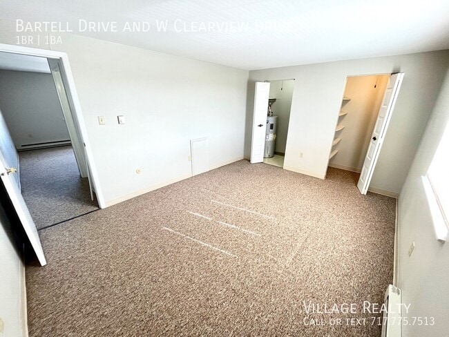 Building Photo - 51 W Clearview Dr