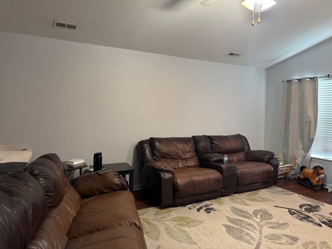 Building Photo - Nice Home in New Bern