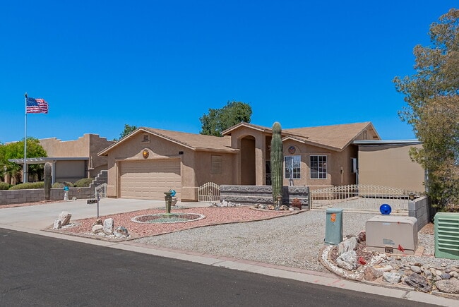 Building Photo - "Well Maintained 2-Bedroom, 2 Bathroom hom...