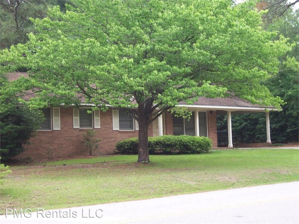 Primary Photo - 3 br, 2 bath Room For Rent - 201 Faculty Blvd