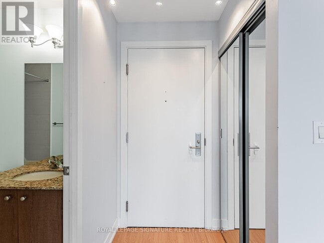 Building Photo - 5101 Dundas St W