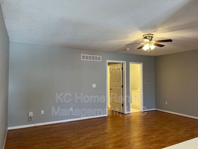 Foto del edificio - 5652 N Anita Ave