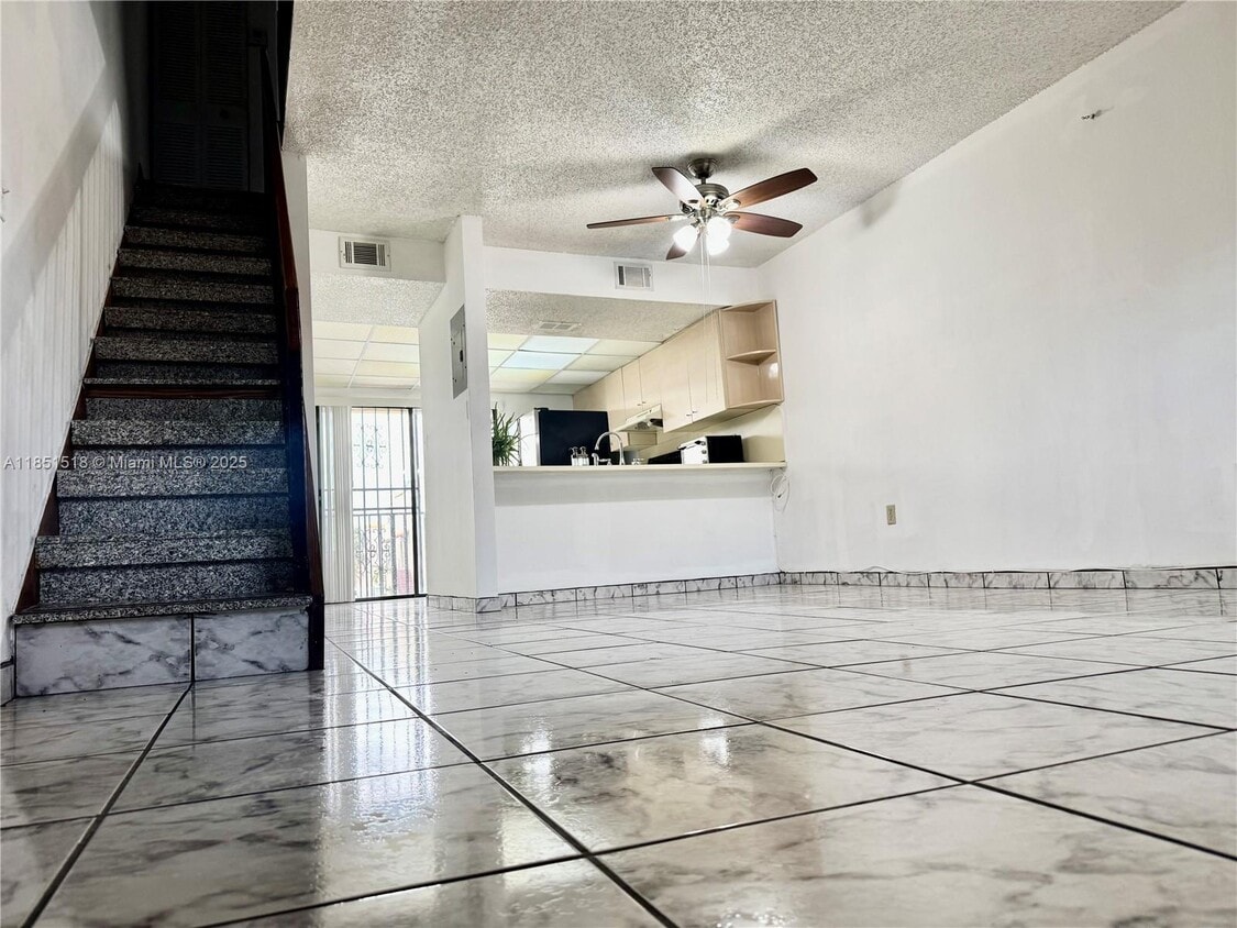 Primary Photo - 1319 W 51st Pl