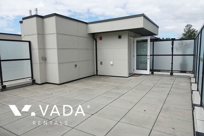 Photo du bâtiment - Ebb &amp; Flow 3 Level 2 Bed Townhouse Ren...