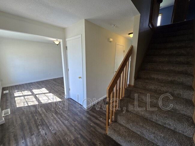 Building Photo - 1138 White Ivy Pl NE