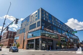 Building Photo - 1025 W Addison St