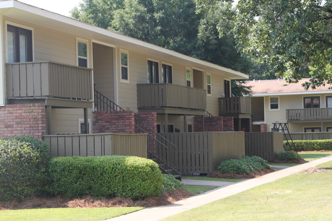 Building Photo - Hines Plaza Apartments