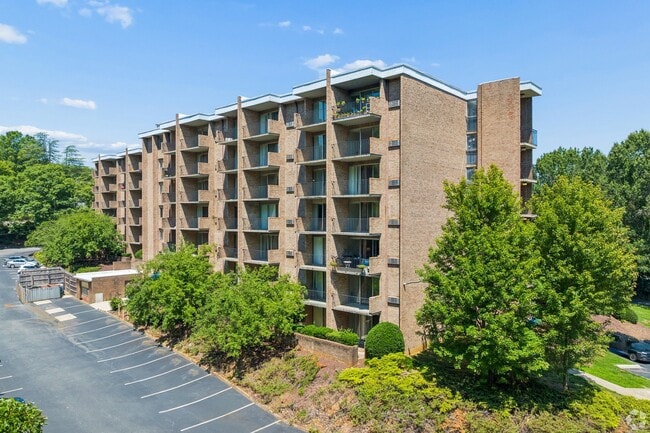 Building Photo - University Apartments Chapel Hill