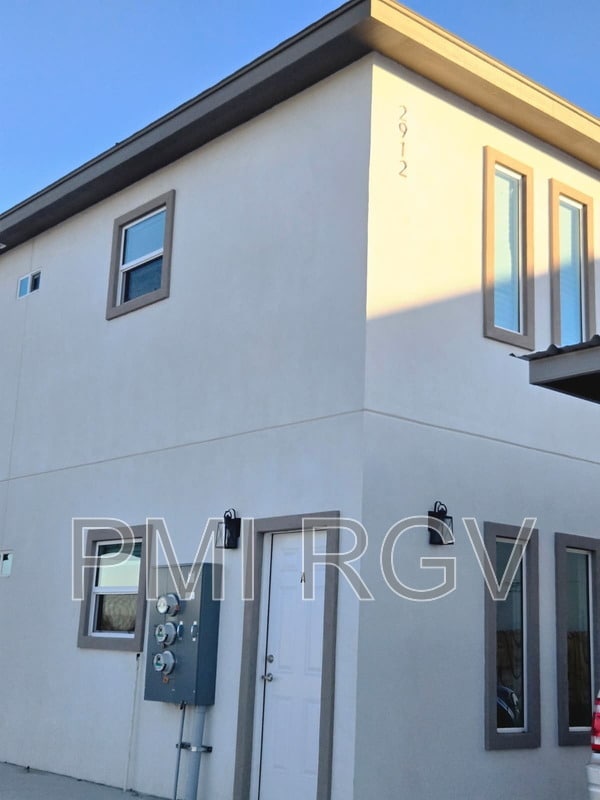 Foto del edificio - 2912 E Israel Ave