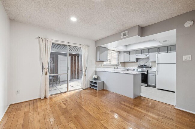 Foto del edificio - 10454 Hammerly Blvd