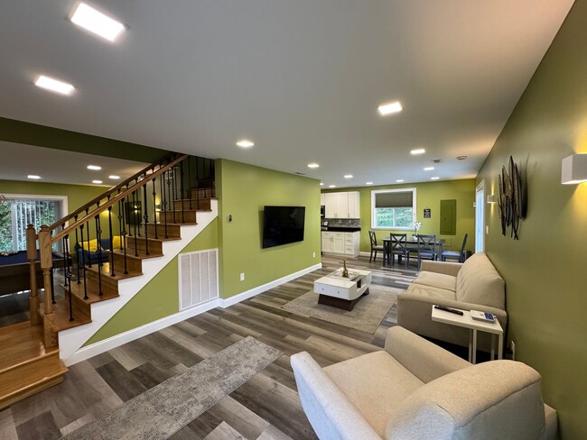 Building Photo - Pet Friendly!!!!