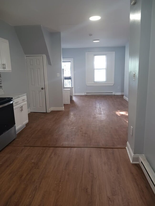 Building Photo - 49 N Yewdall St
