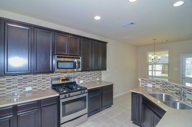 Building Photo - 15706 Whispering Green Dr