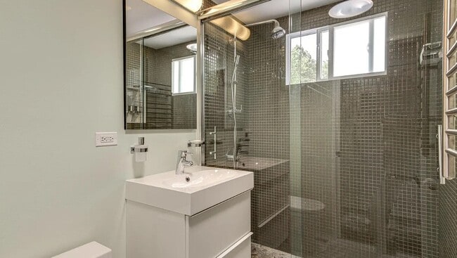 Building Photo - 8934 Ewing Ave