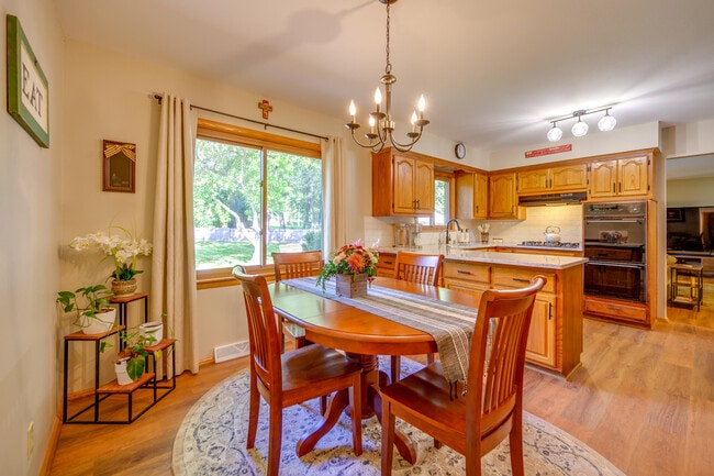 Foto del edificio - 2820 St James Ln