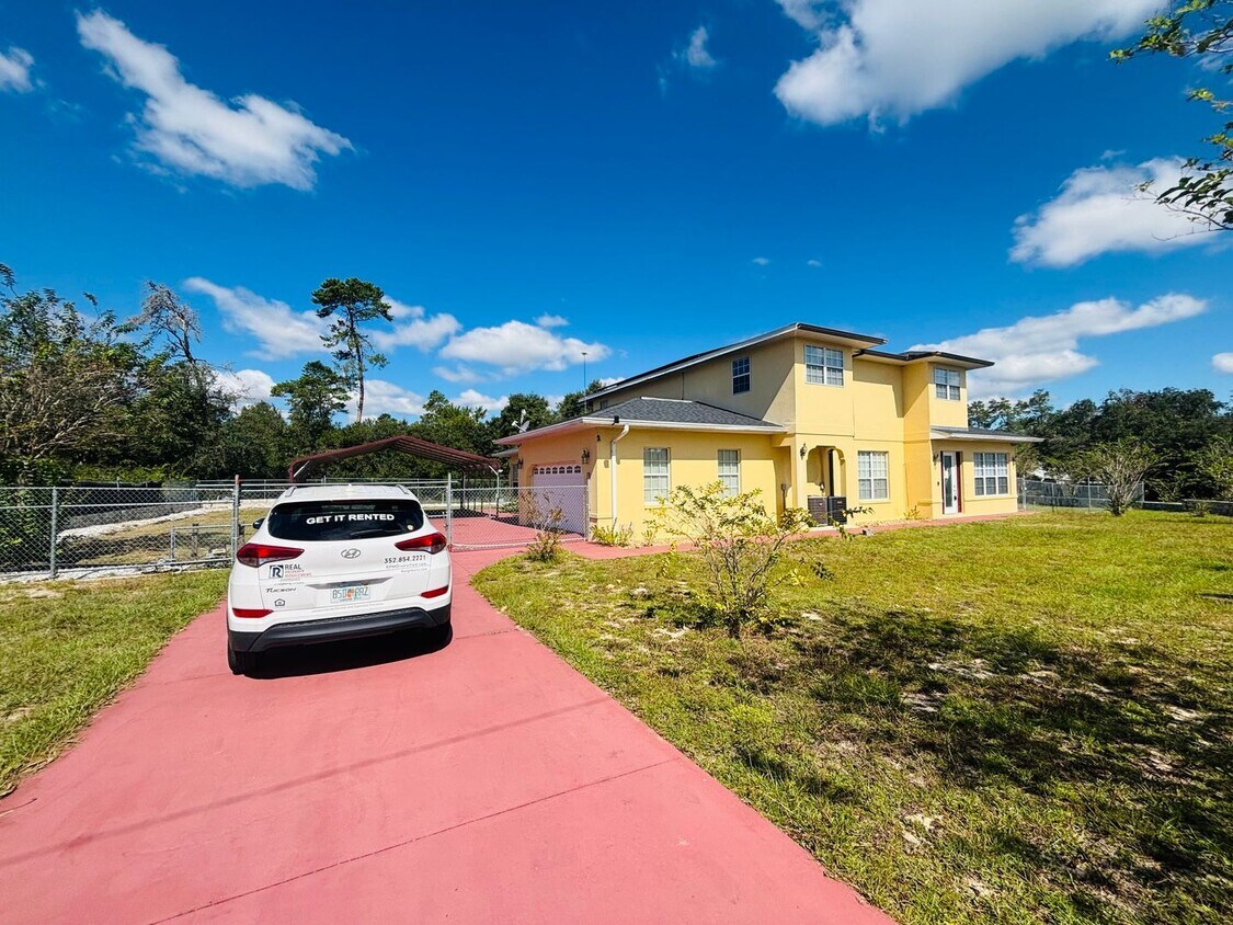 Foto principal - Large home and yard- 4/4 won't last