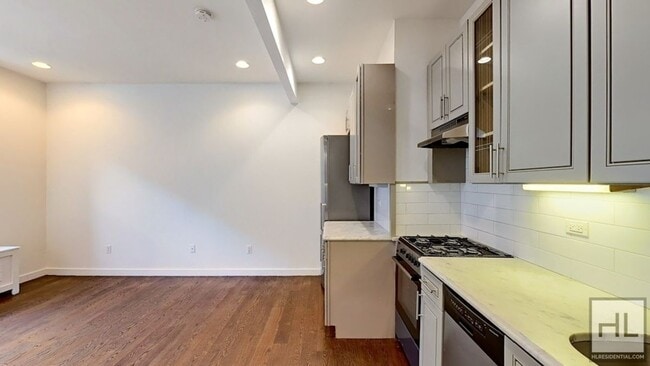 Building Photo - Crown Heights 2-Bed