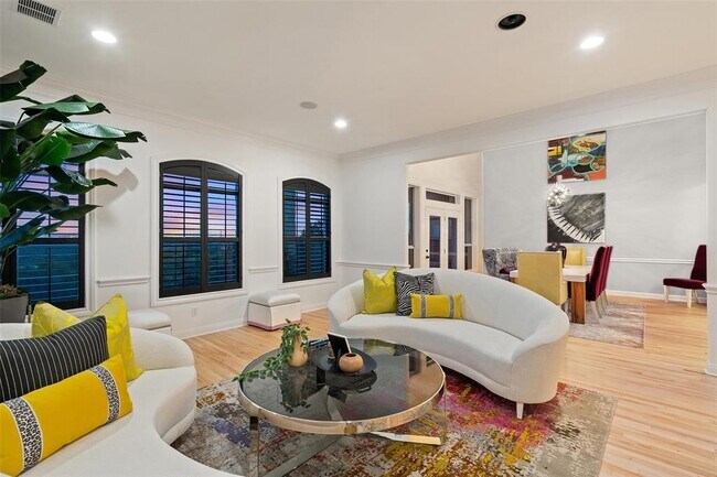 Building Photo - 4415 Lago Viento