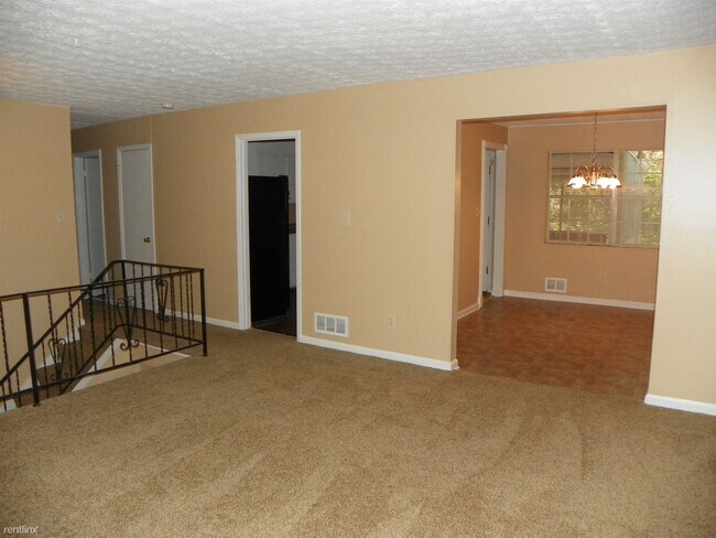 Building Photo - 3 br, 2.5 bath House - 5851 Christopher Lane