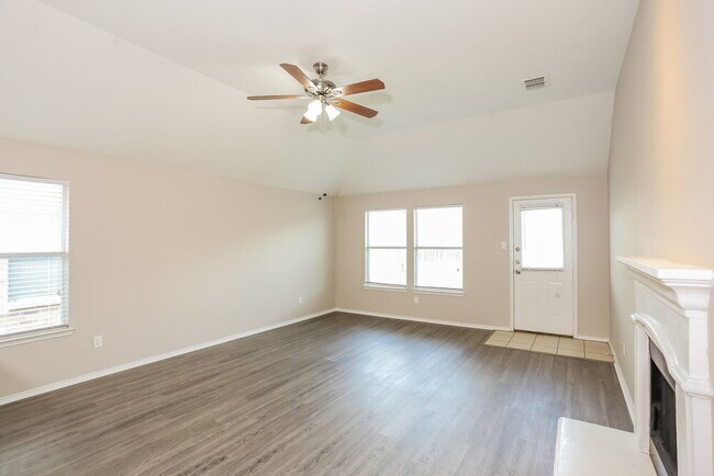 Building Photo - 5768 Goldfinch Way