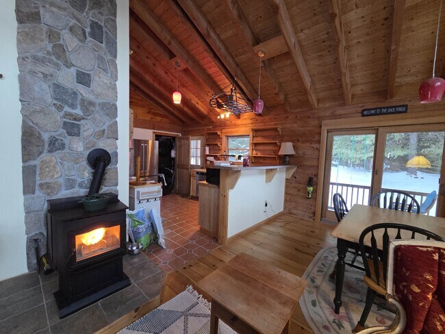 Foto del edificio - 18 Mirror Lk Hts