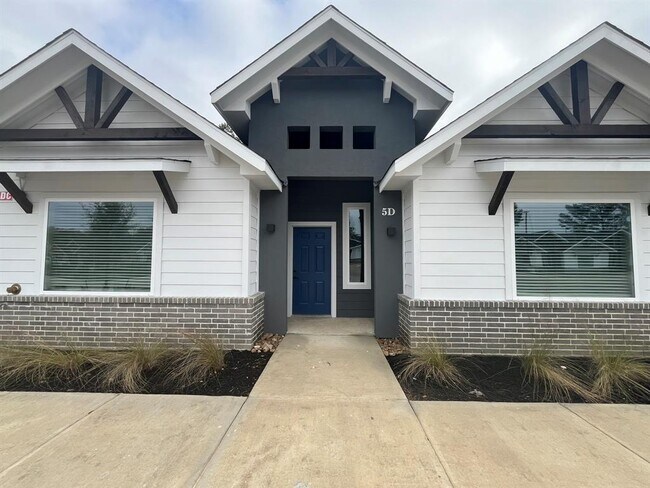 Foto del edificio - 10317 Lake Rd