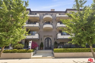 Building Photo - 11218 Camarillo St