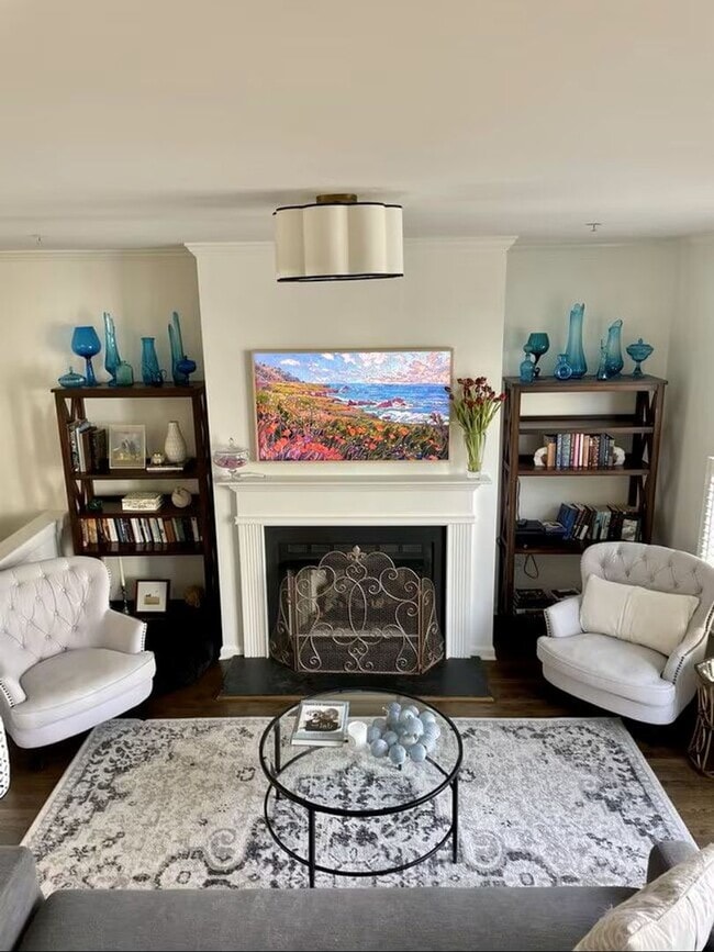 Building Photo - Stunning townhome in the highly sought-aft...